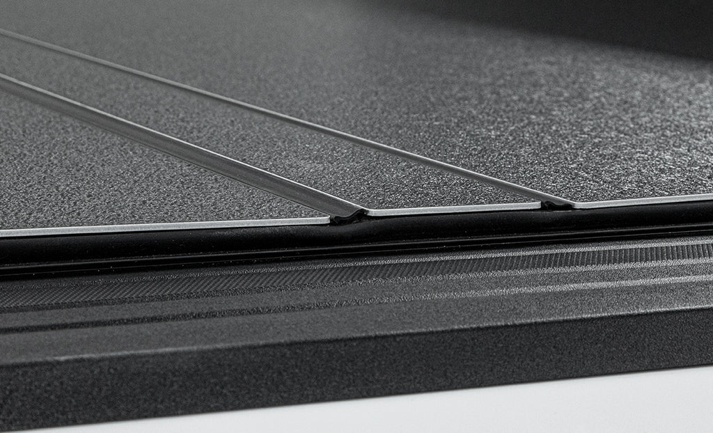 LOMAX™ Hard Tri-Fold Cover; Matte Black Finish; Single Rail;